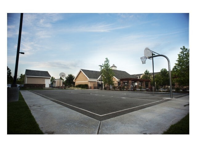 Building Photo - Copper Beech Fresno