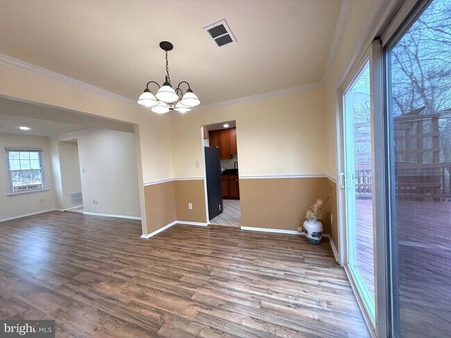 Foto del edificio - 5278 Lonsdale Dr