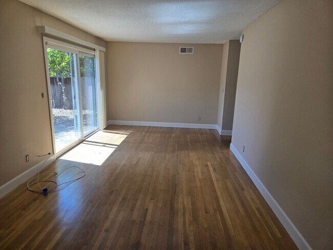 Building Photo - Henderson