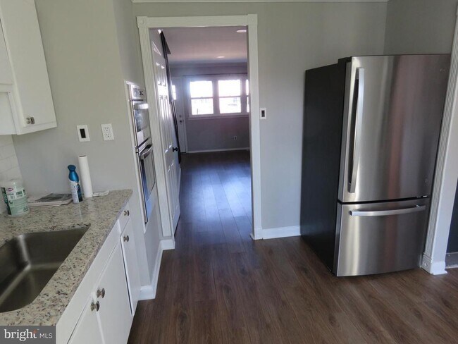 Foto del edificio - 3207 Fairdale Rd