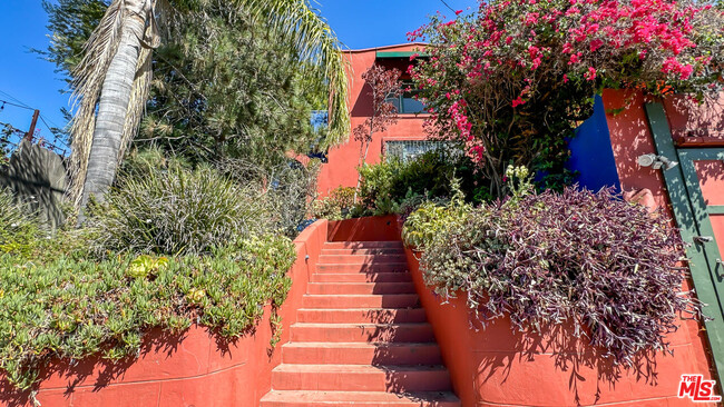 Building Photo - 1024 Coronado Terrace