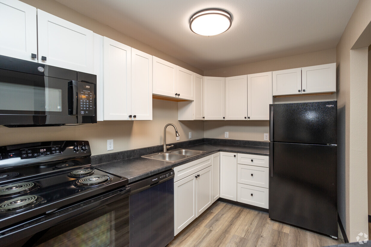 NUEVO 1HAB, 1BA - 728SF - Cocina - Bennington Hill Apartments