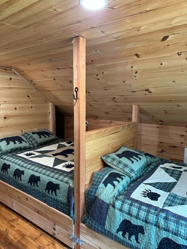 Building Photo - Black Mountain Studio Loft Cottage-All Uti...