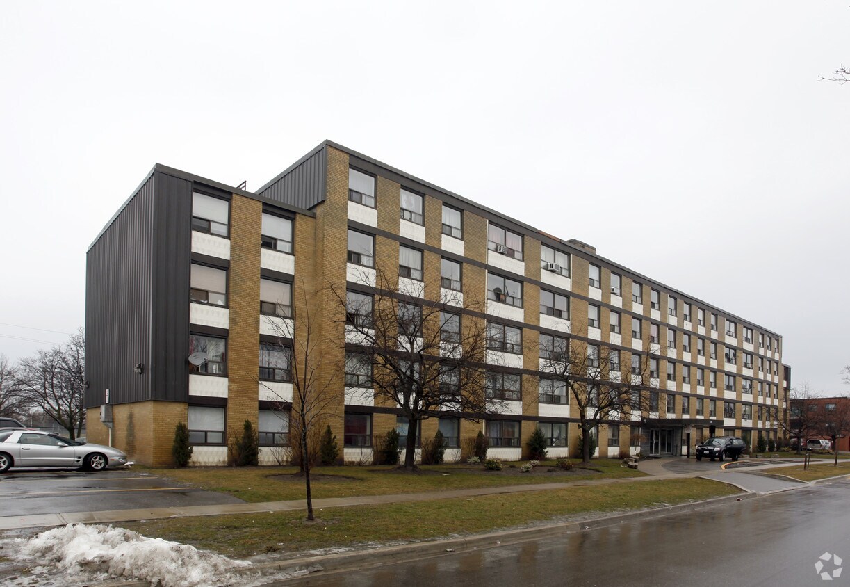 Poplar Plains Apartments Apartments 15 Leslie St Brampton, ON