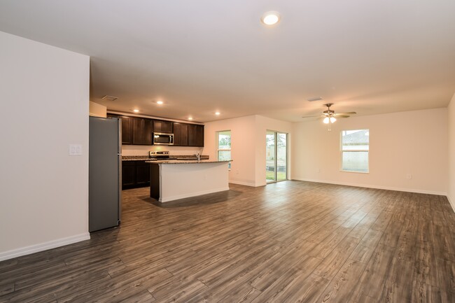 Building Photo - 873 Youngreen Dr