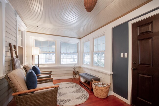 Building Photo - 40 Rumson Rd