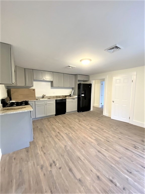 Building Photo - 65 Montvale Ave