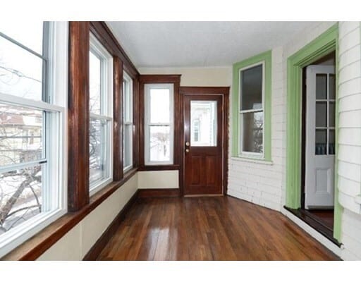 Building Photo - 1118 Saratoga St