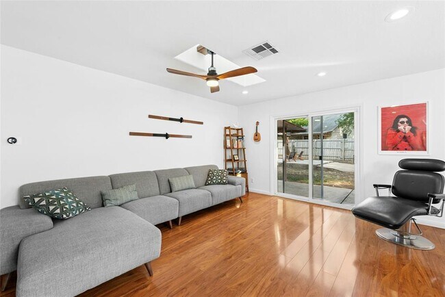 Building Photo - 505 Mairo St