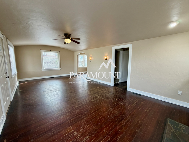 Foto del edificio - 3 Bedroom with Detached Garage and Office!