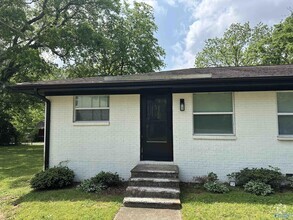 Building Photo - 1114 NW Oakwood Ave