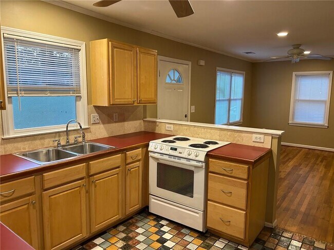 Building Photo - 4104 Comanche Dr
