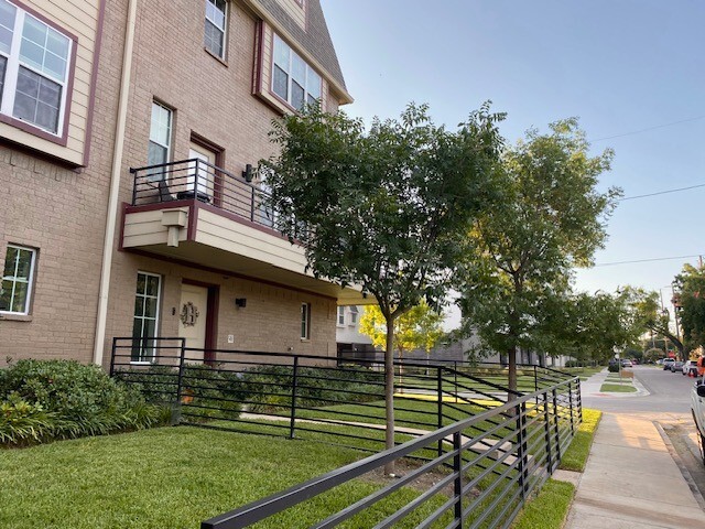 Building Photo - 5820 Bryan Pkwy