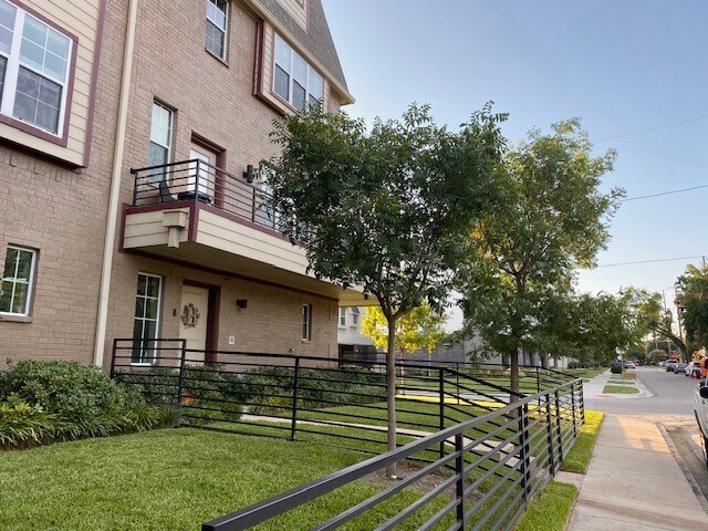 Foto del edificio - 5820 Bryan Pkwy