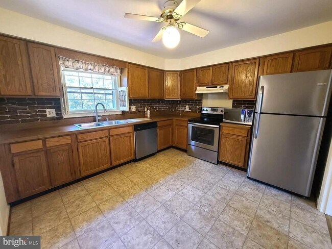 Foto del edificio - 8812 Danewood Dr