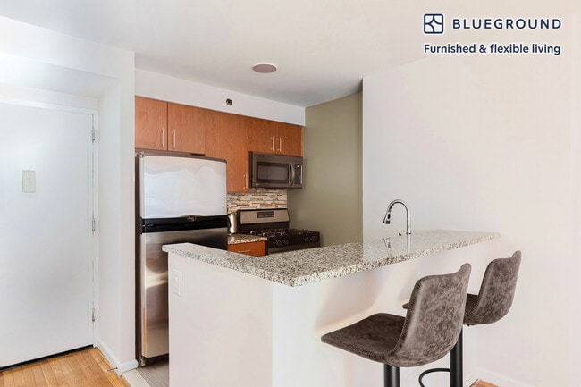 Building Photo - 120 W 21st St