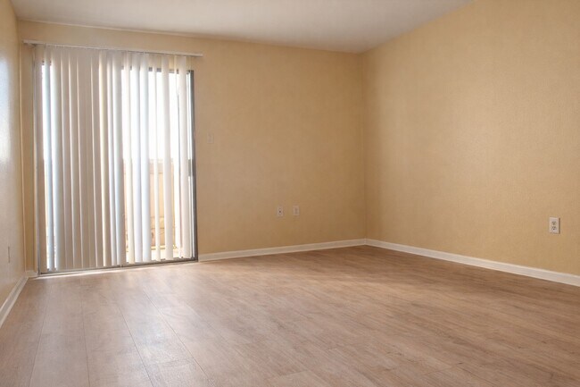 Foto del edificio - 8529 Hearth Dr