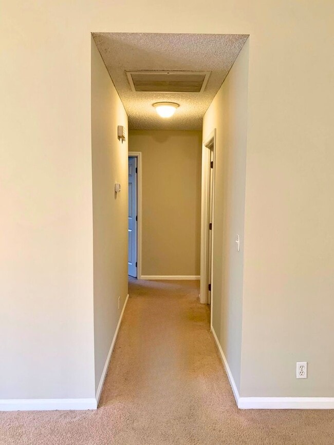 Building Photo - 4/2 with fenced in yard!