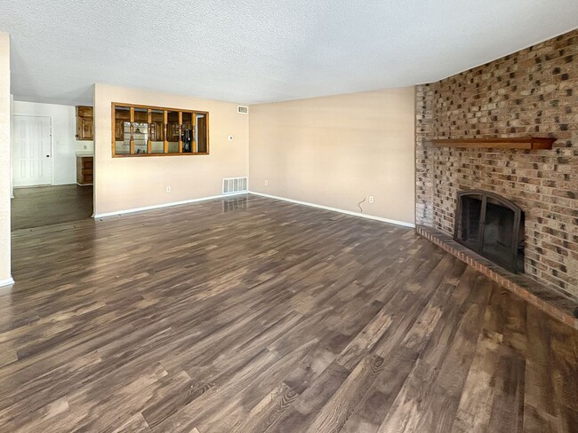 Foto del edificio - 413 W Kiowa Ave