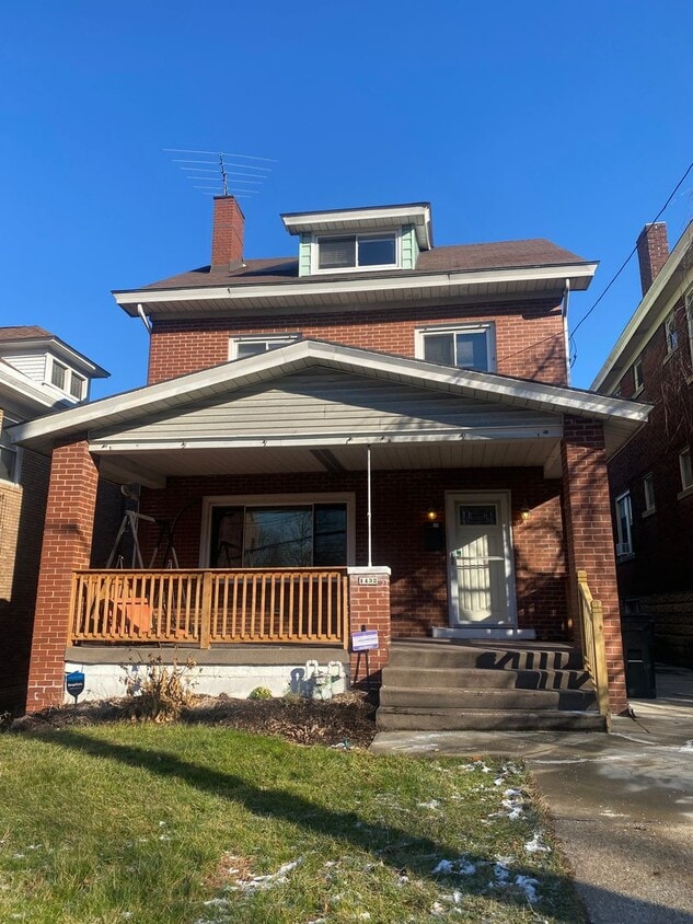 4 Bedroom/ 2 Bathroom House in Dormont Available 7/1/2026 - 4 Bedroom/ 2 Bathroom House in Dormont Available 7/1/2026