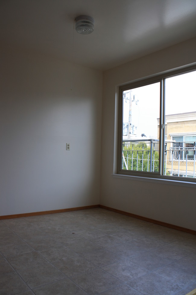 Building Photo - 36 Oakwood St