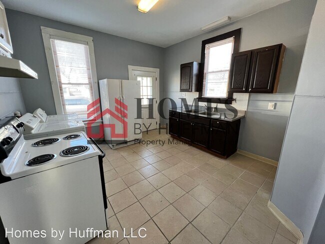 Building Photo - 2 br, 1 bath House - 900 E Walnut Street