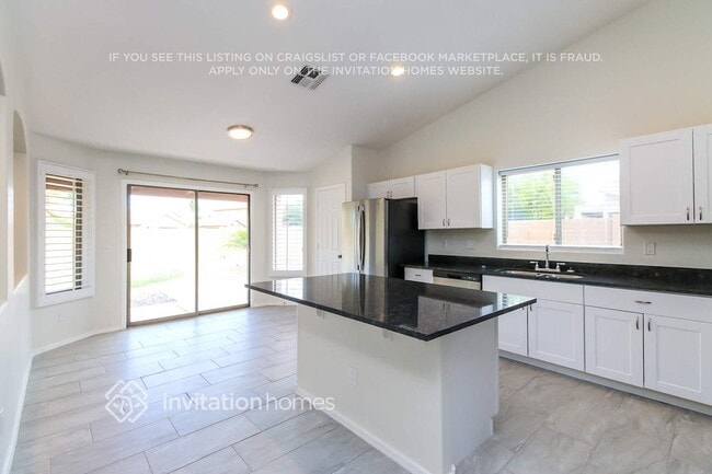 Foto del edificio - 11240 E Roselle Ave