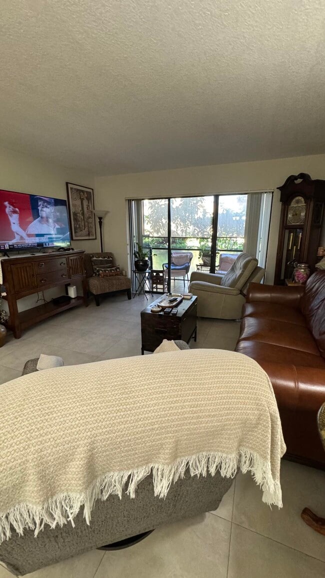 Foto del edificio - 719 Sunny Pine Way