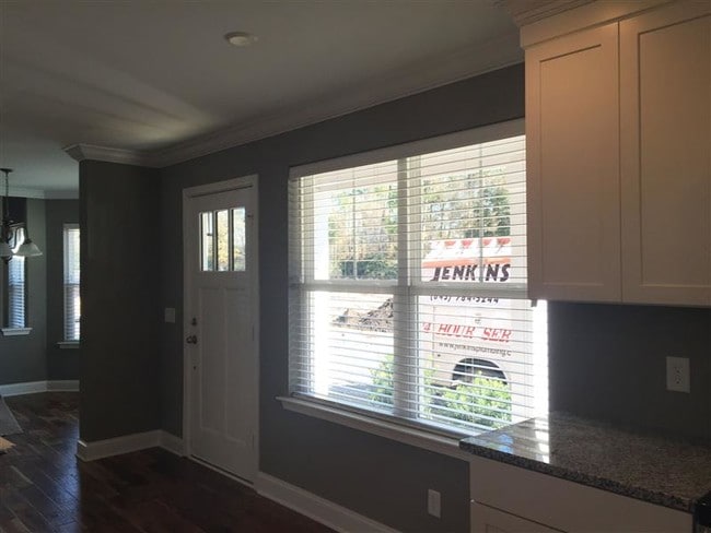 Building Photo - 6 Dustin Loop