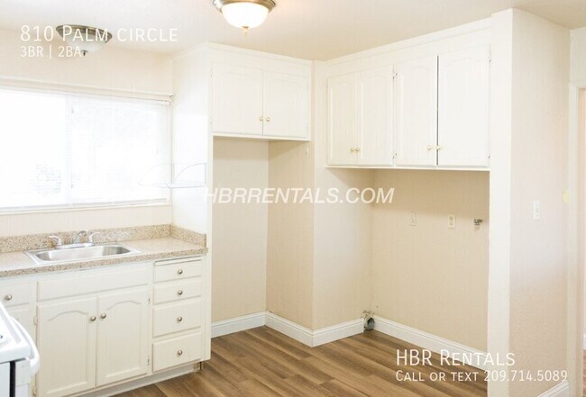 Foto del edificio - 810 Palm Cir