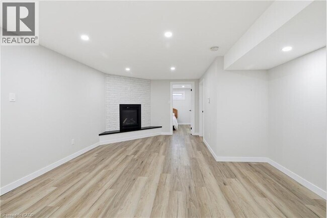 Photo du bâtiment - 17 Halam Ave