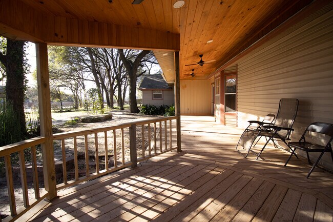 Building Photo - 780 FM 2271