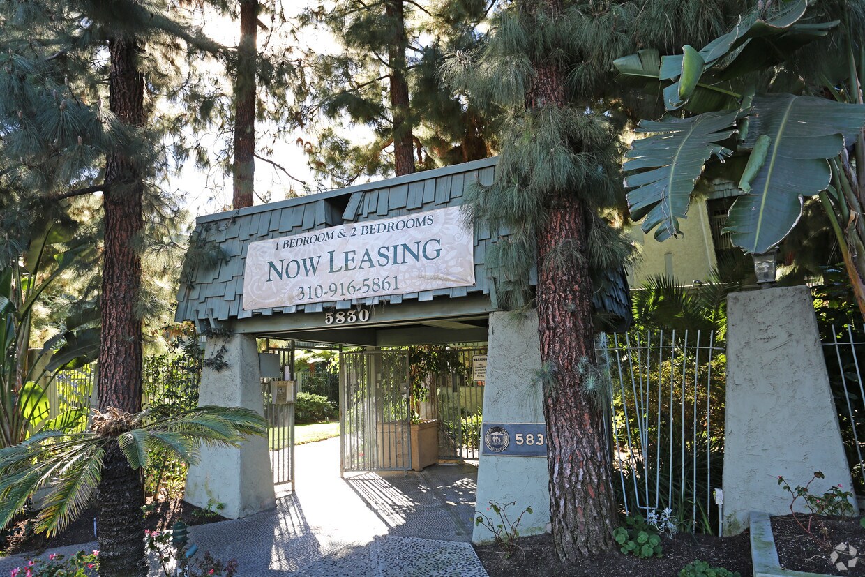 Green Valley Circle Apartments Apartments in Culver City, CA