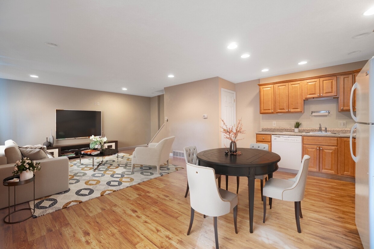 Living Room - 140 W College St
