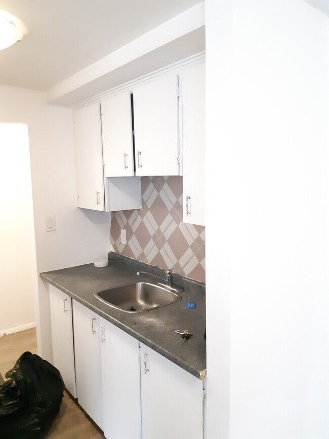 Building Photo - 434 Palace Rd