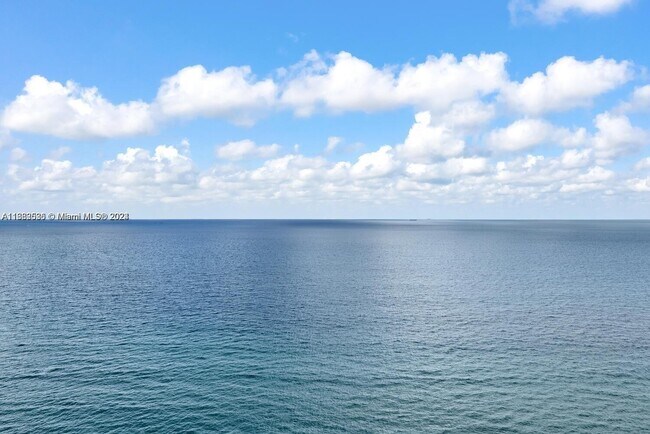 Foto del edificio - 16001 Collins Ave