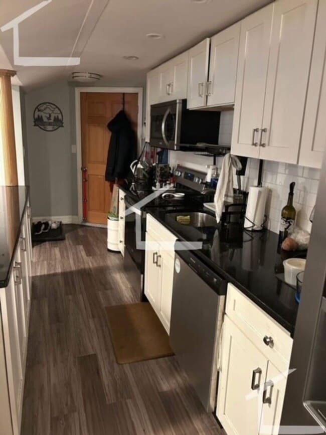 GARDEN LEVEL RENOVATED 2 BED IN ALLSTON!!! - GARDEN LEVEL RENOVATED 2 BED IN ALLSTON!!! House