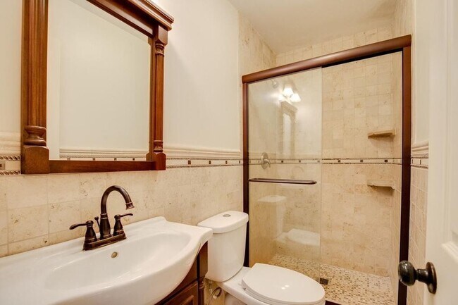 Foto del edificio - 15302 Skyview Dr