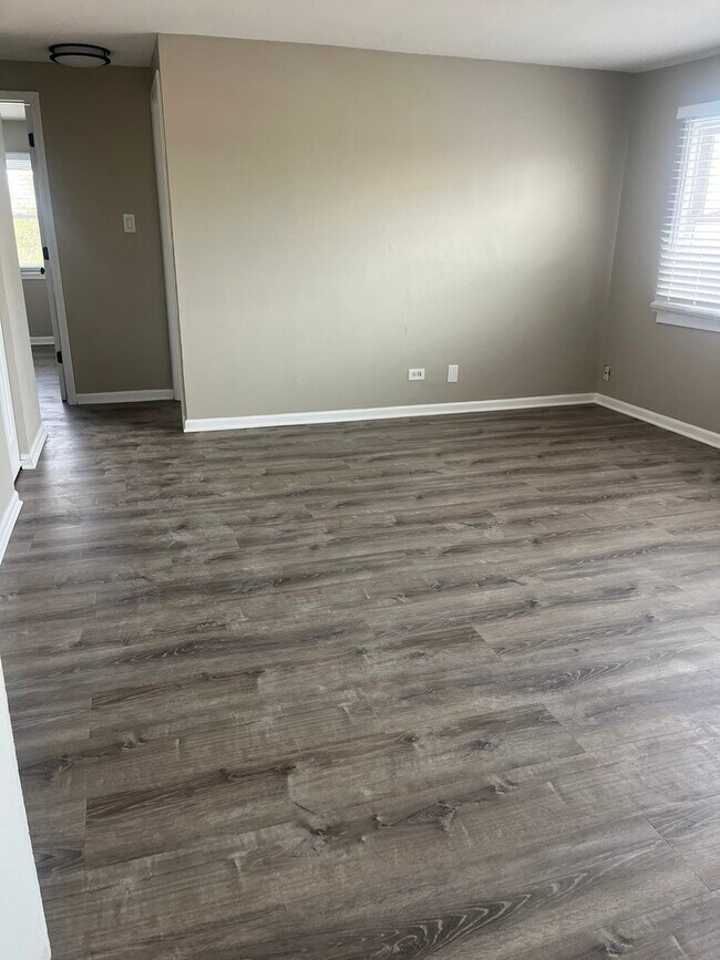 Foto del edificio - 10805 S Lloyd Dr