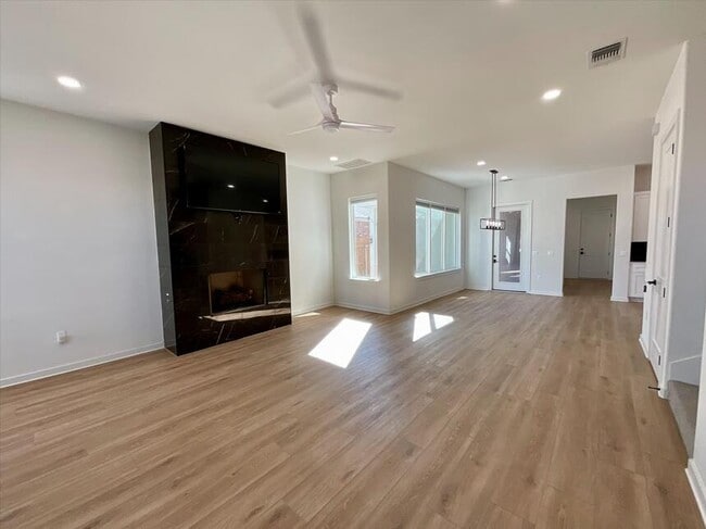 Building Photo - 12016 Savannah Ave