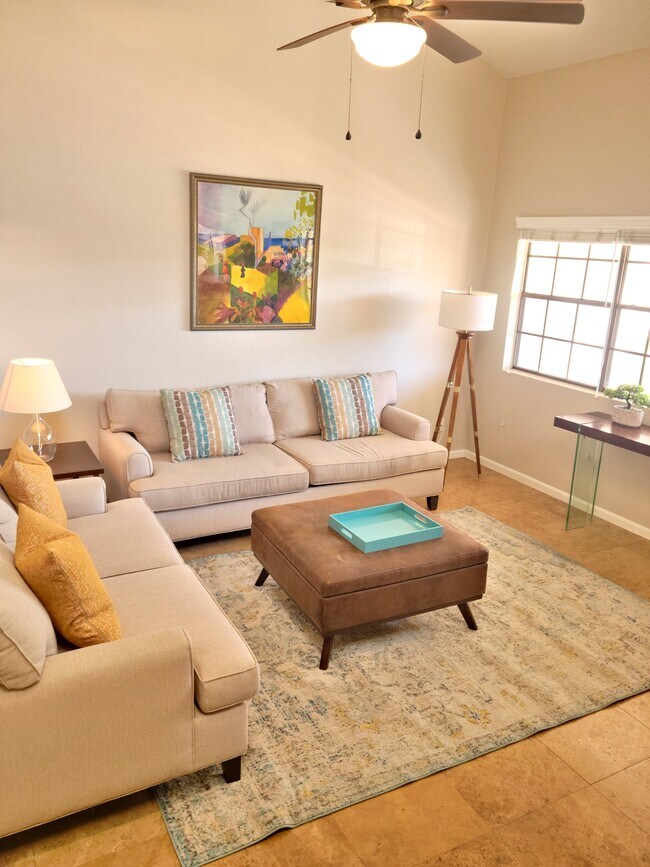 Foto del edificio - 7800 E Lincoln Dr