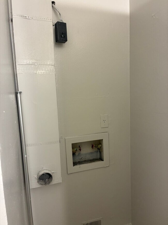 Photo - 2 bedroom 1 bath - Duplex Townhome