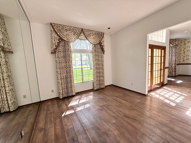Building Photo - 124 Estates Cir