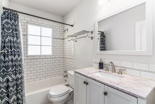 Building Photo - Charming 5-Bedroom South Hill Home Near Manito Park - NEW PRICE