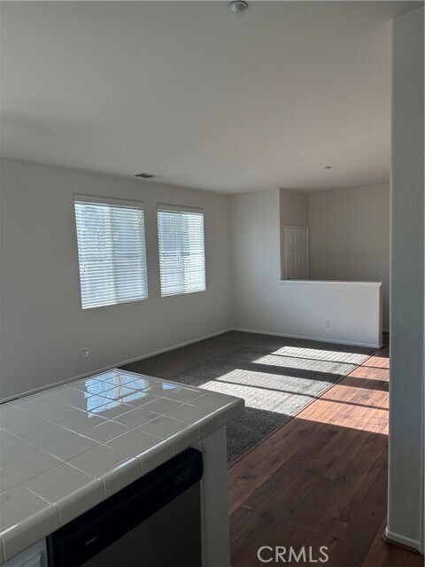 Foto del edificio - 41713 Woodridge Ave