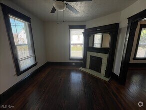Building Photo - 1052 Yale St