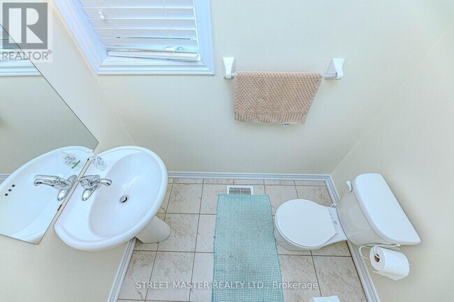 Building Photo - 53 Yardley Cres
