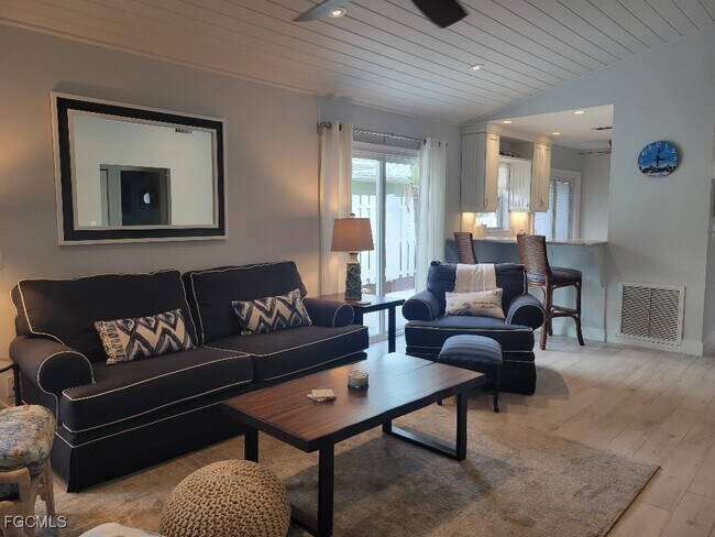 Foto del edificio - 14873 Crescent Cove Dr