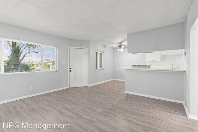 Foto del edificio - 2 br, 1 bath Apartment - 927 Daisy Avenue ...