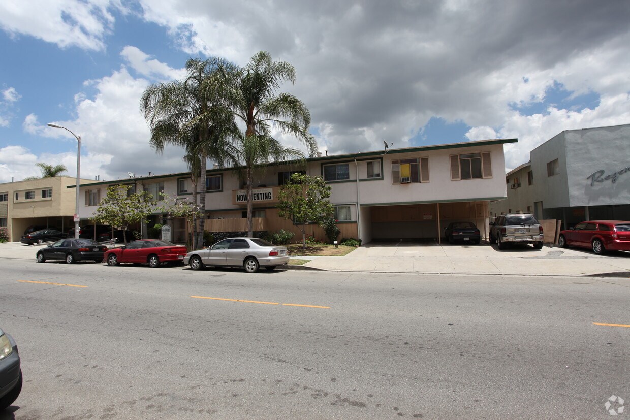 Building Photo - Tropicana